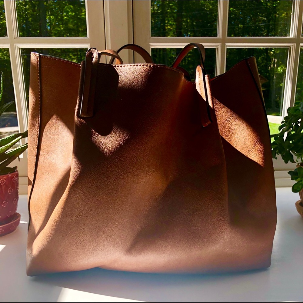 Faux leather bag (in beautiful condition)